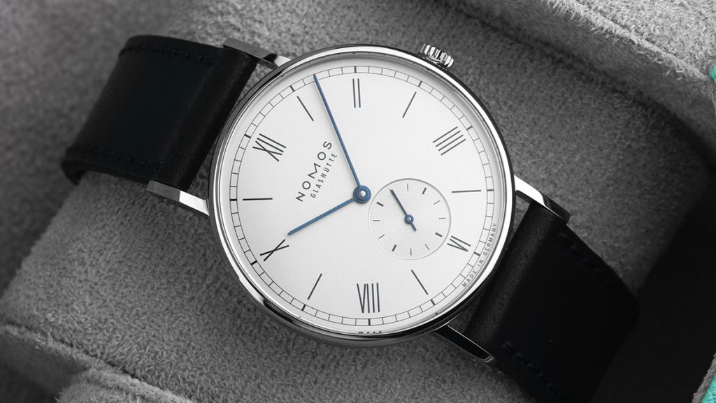 Klassische Dresswatch mit römischen Ziffern und kleiner Sekunde