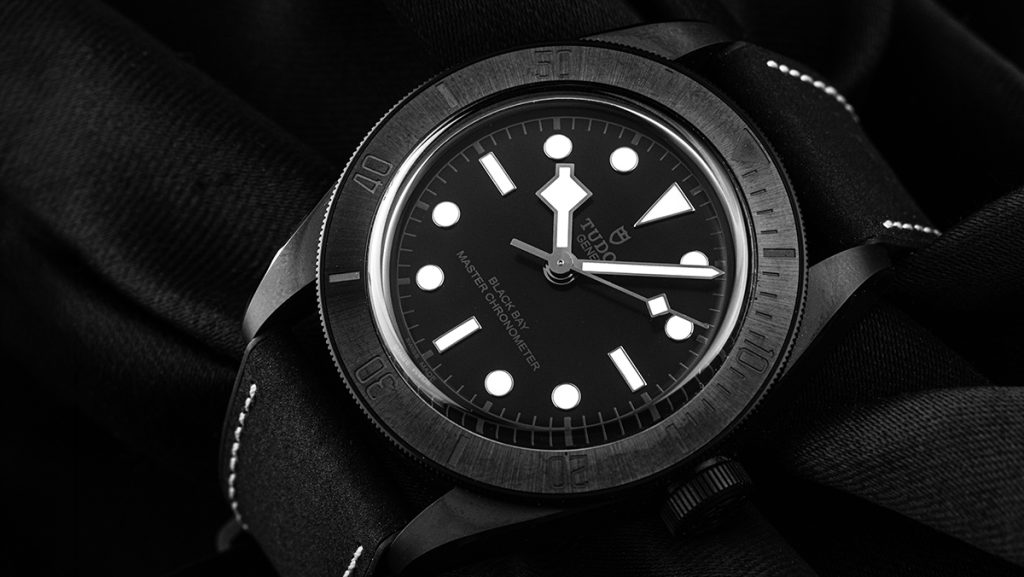 Komplett schwarze Tudor Black Bay in Keramik