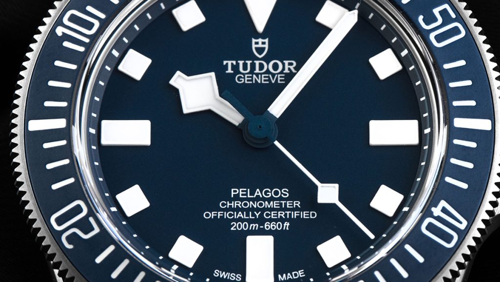 Zifferblatt der Tudor Pelagos mit Snowflake-Zeigern und drehbarer Lünette