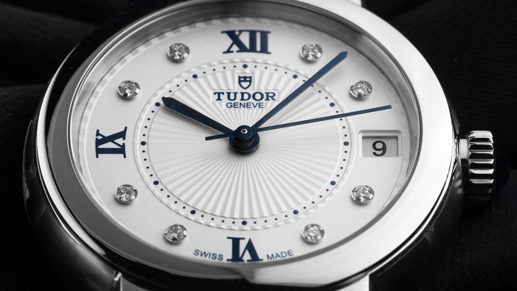 Sauberes Zifferblatt der Tudor Clair de Rose mit Diamanten und römischen Ziffern
