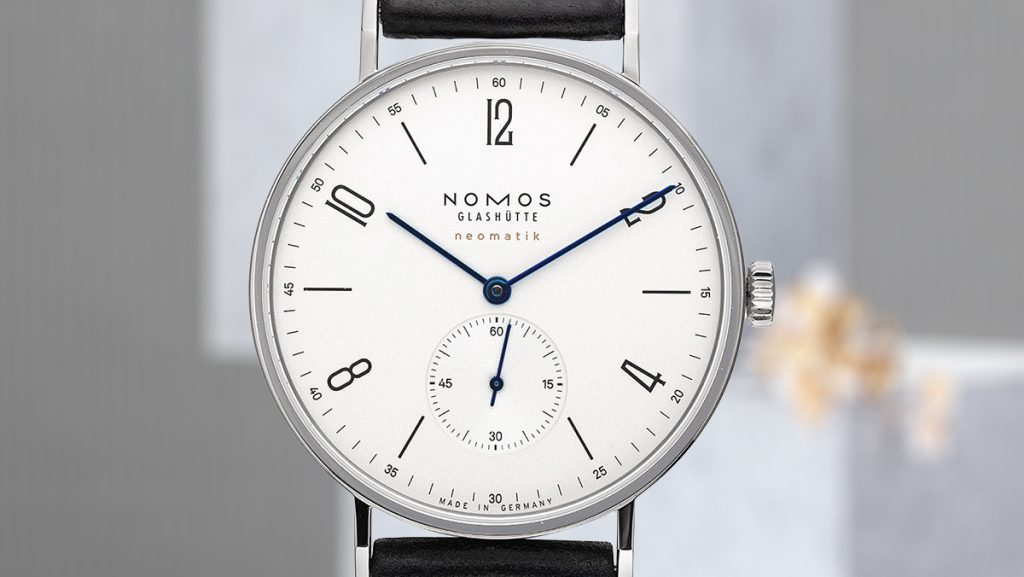 Klassische Uhr von Nomos Glashütte perfekt für Minimalisten