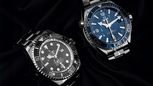 Zwei Taucheruhren von Rolex und Omega in Gesamtansicht