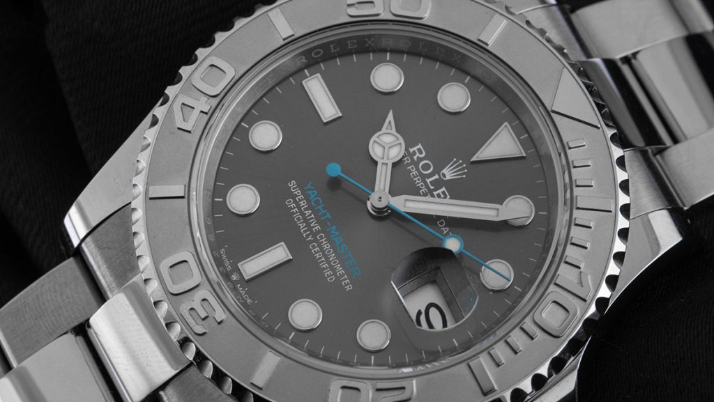 Silberne Rolex Yacht-Master in Rhodium-Optik mit hellblauem Akzent am Zeiger und Zifferblatt