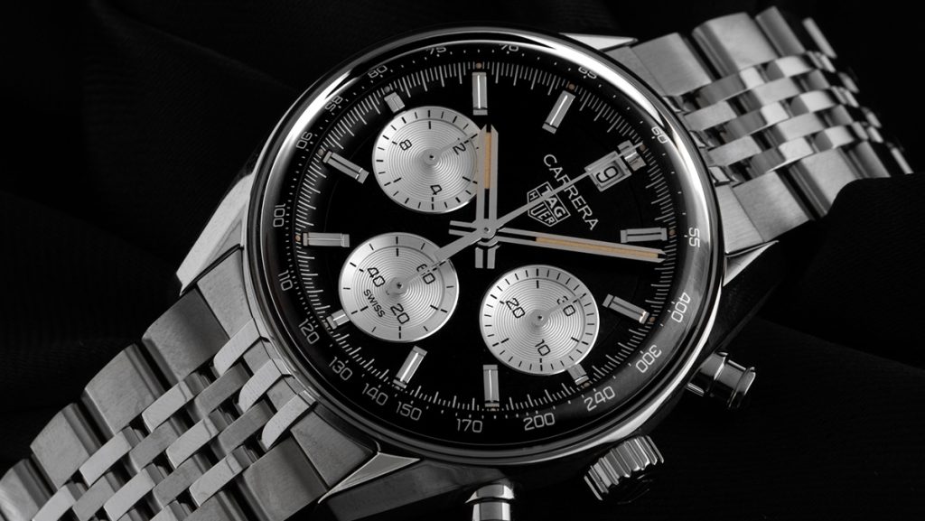 Sportlicher Chronograph von Tag Heuer in silber mit schwarzem Zifferblatt
