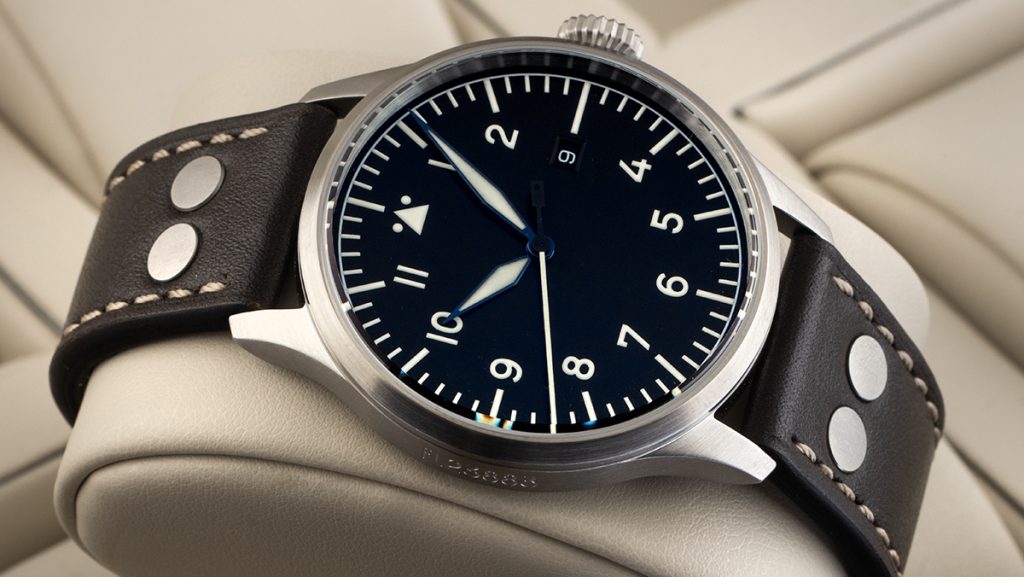 Schlichte Fliegeruhr von Laco mit kontrastreichem Zifferblatt