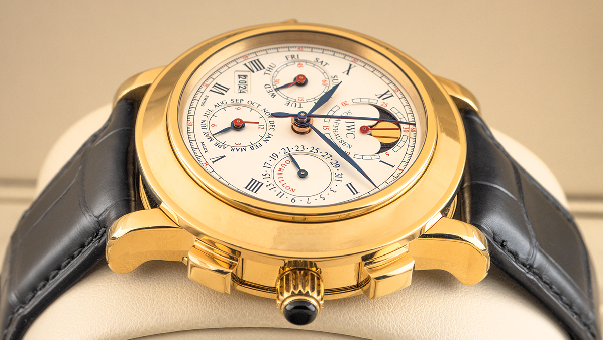 Hochwertige Uhr von IWC mit gold und schwarzem Lederband