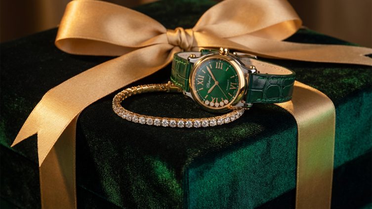 Geschenkidee für Damen: Edle Uhr mit passendem Armband auf Geschenkbox