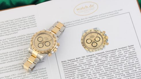 Rolex Daytona auf zugehörigem Uhrenpass mit Farbbild und Details