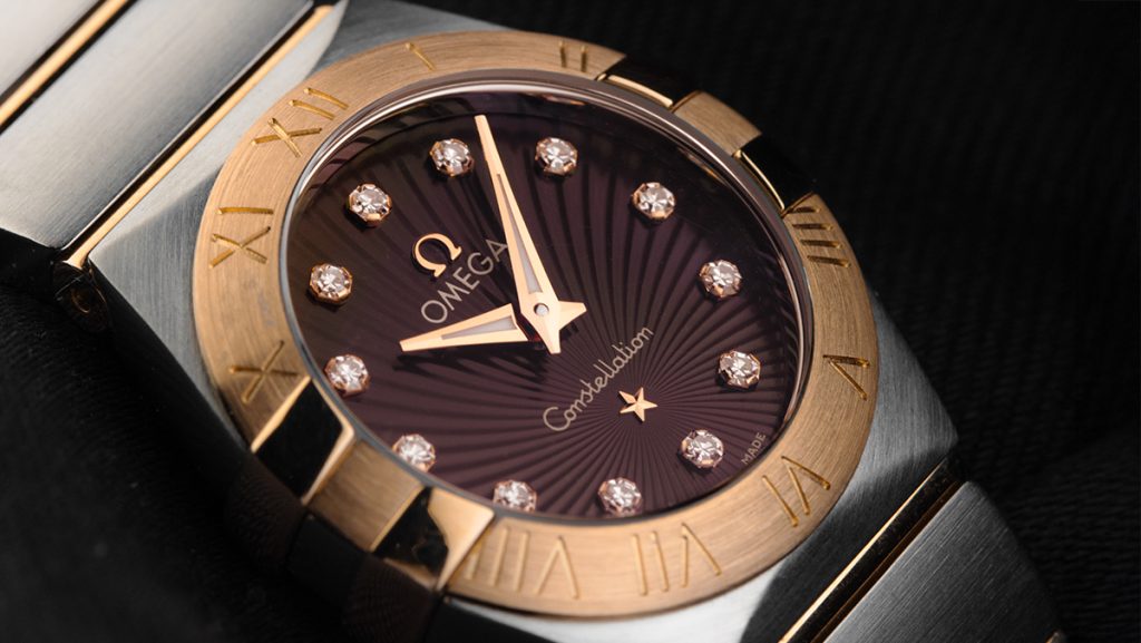 Vintage Uhr von Omega mit Diamanten und goldener Lünette