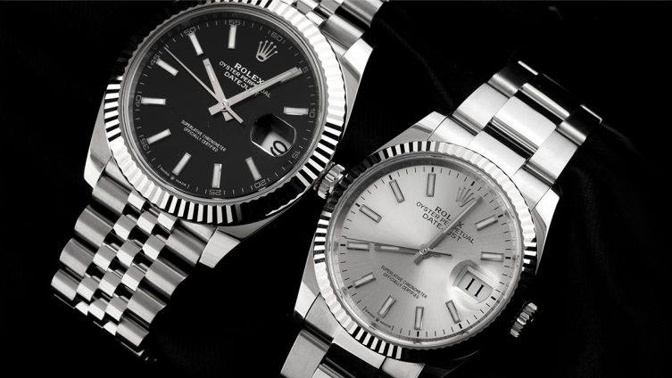 Zwei Rolex Datejust nebeneinander, eine mit schwarzem & eine mit weißem Ziffernblatt