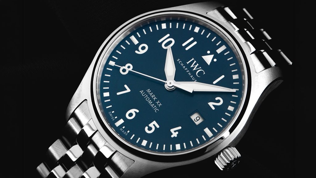 IWC Pilot's Watch mit blauem Ziffernblatt und Edelstahlband