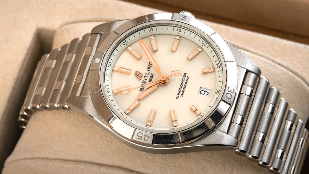 Breitling Chronomat 36 mit cremefarbenem Zifferblatt und goldenen Akzenten