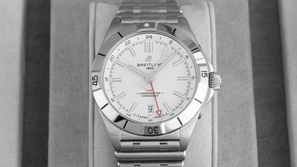 Breitling Chronomat 40 mit weißem Zifferblatt und silberner Lünette
