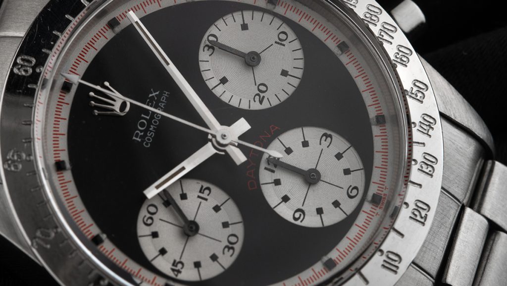 Zifferblatt der Paul Newman Daytona mit Totalisatoren und gravierter Lünette