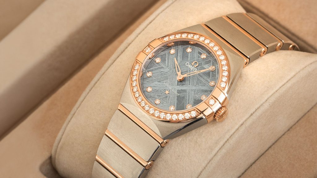 Schmuckhafte Omega Constellation Lady in Bicolor mit DIamanten um Lünette