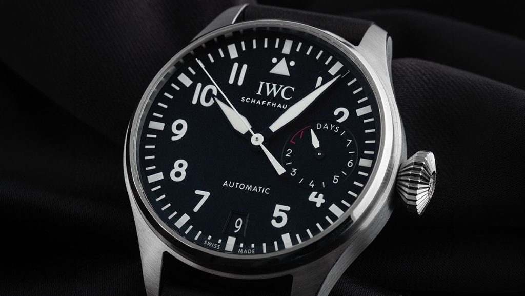 Reduzierte Fliegeruhr von IWC in schwarz-silber mit klarer Beschriftung