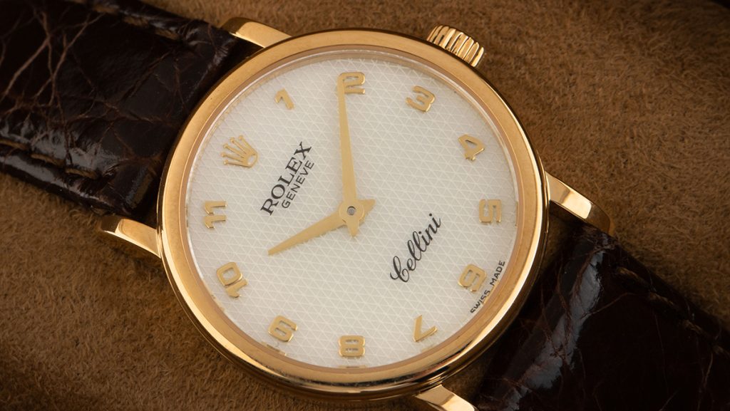 Klassische Rolex Cellini mit goldenen Details und Lederband