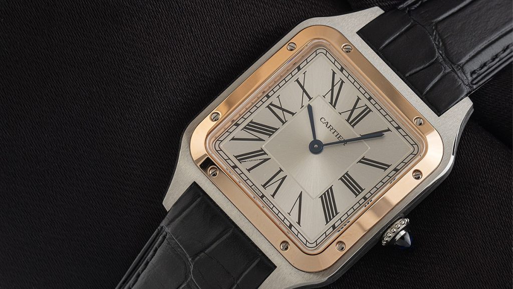 Elegante Cartier Santos-Dumont mit größerem Zifferblatt und schwarzem Lederband