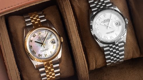 Zwei Rolex Datejust, eine mit weißem Zifferblatt und eine in Perlmutt und Bicolor