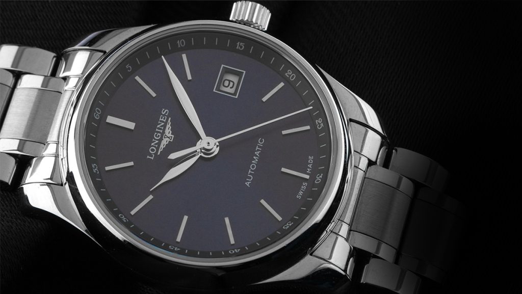 Schlichte Longines UHr mit Datumsanzeige und blauem Zifferblatt