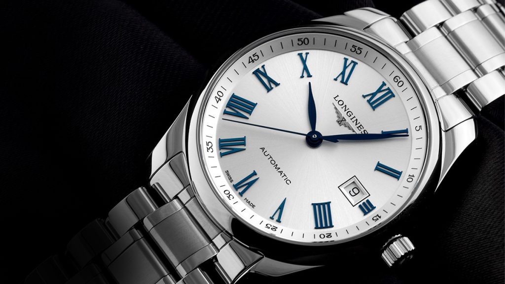 Longines Master Collection mit silbernem Zifferblatt und blauen Details