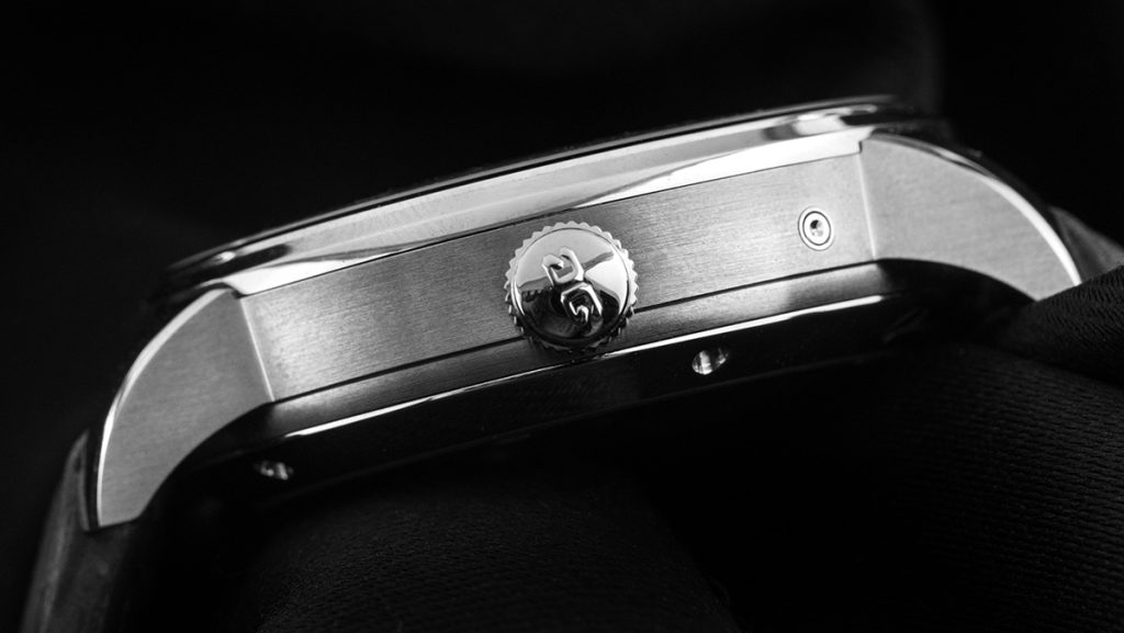 Hohes Gehäuse der Glashütte Original PanoMaticLunar von der Seite