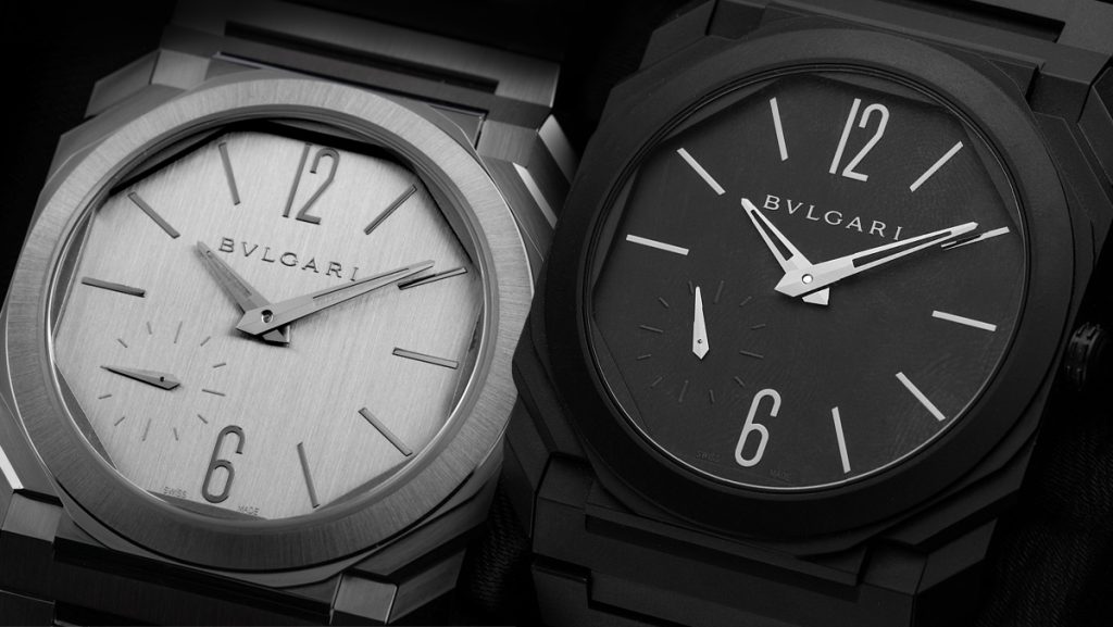 Zwei schlichte Bulgari Octo nebeneinander: Edelstahl und schwarze Keramik