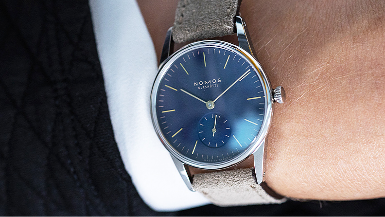 Nomos Glashütte mit blauem Zifferblatt