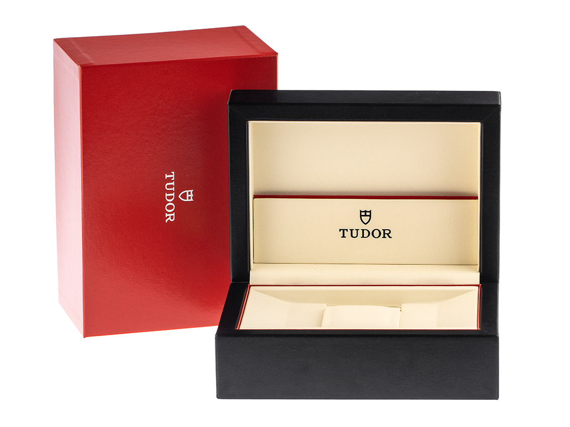 Tudor Box Red Größe L