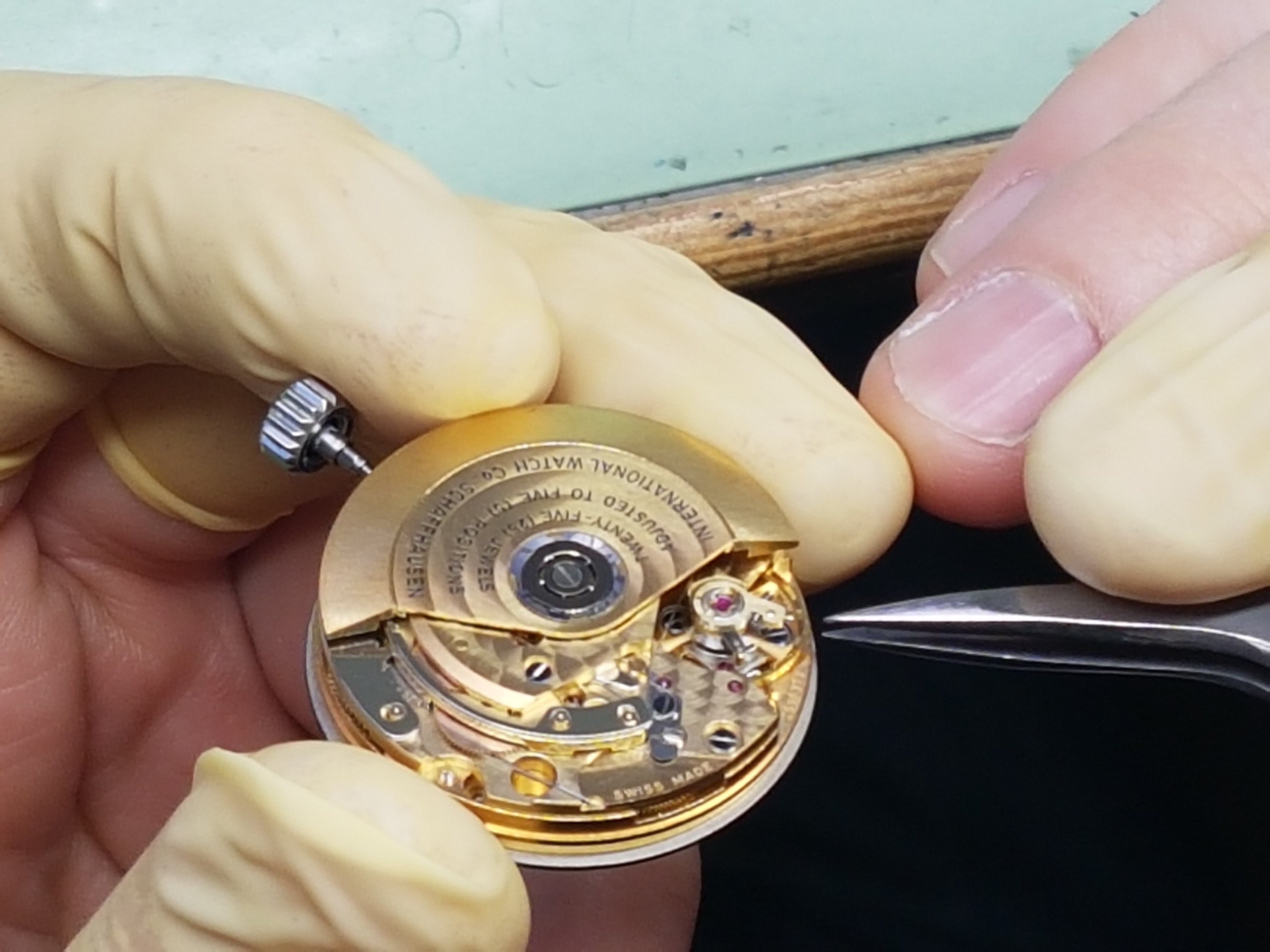 Wartung einer Vintage-Uhr